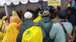 10.000 Ribu Paket Sembako Murah Ludes Digerudug Masa Partai Golkar 